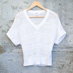 White V Neck Knit Style Short Sleeve Shirt